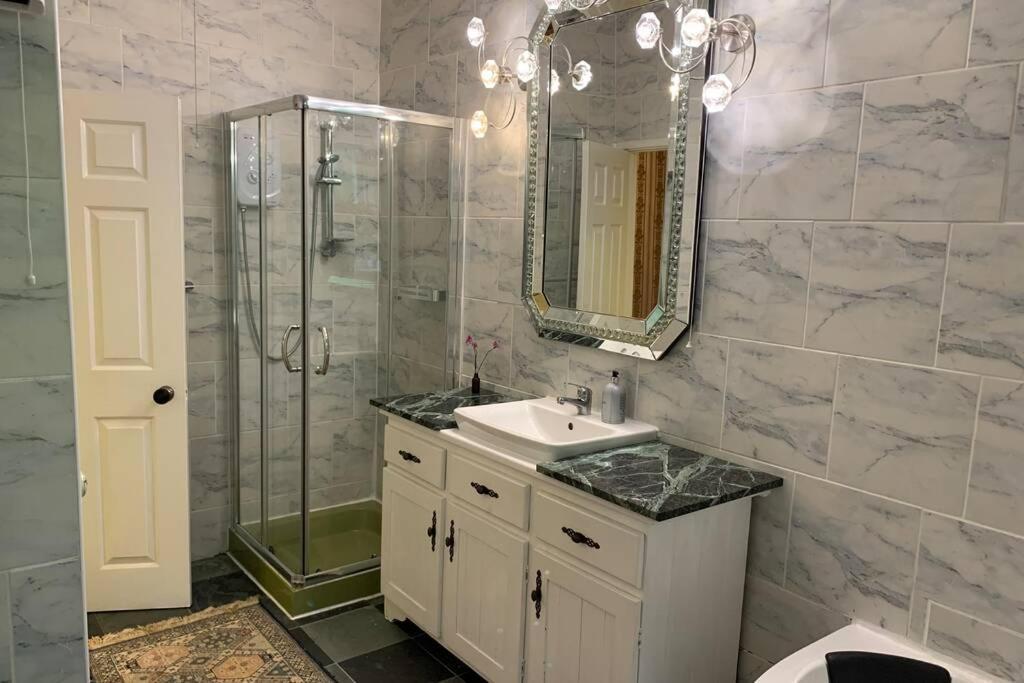 Luxurious Apartment In Historic Mansion - Sleeps 7 Ladock Eksteriør billede